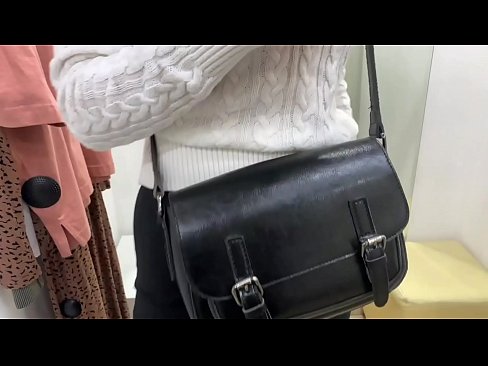 ❤️ 年轻婊子FeralBerry在试衣间用假阳具公开自慰 ❤️❌ Porno﹏﹏